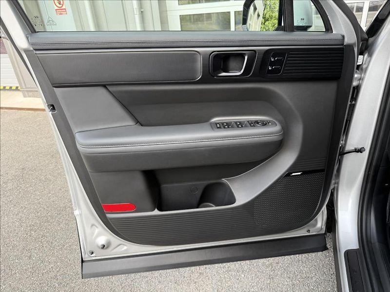 Hyundai Santa Fe 1,6 T HEV 4x4 7M  Calligraphy - fotka 9 z 30