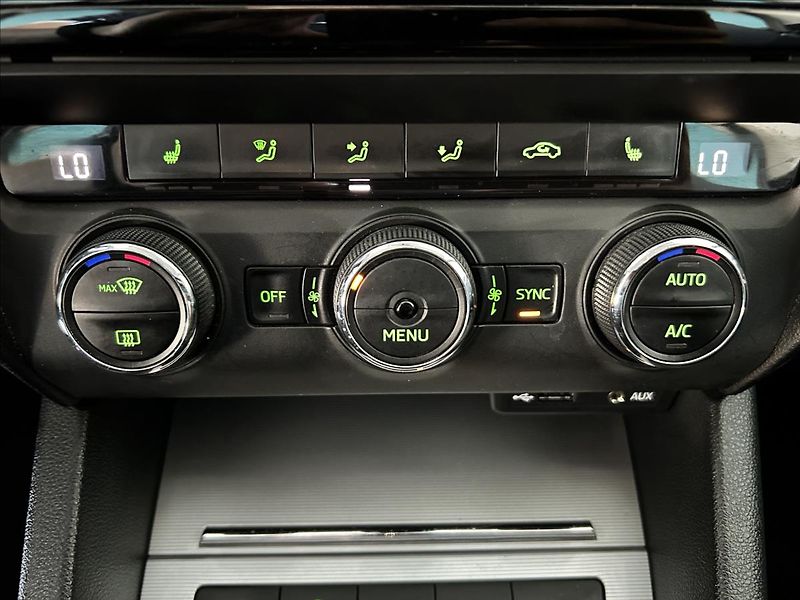 Škoda Octavia 1,8   TSI 132kW,STYLE,2.MAJITE - fotka 17 z 24