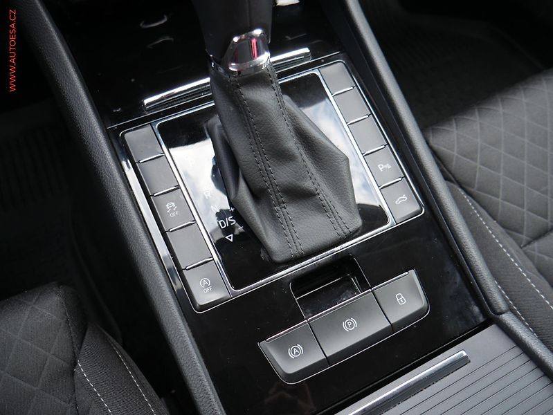 Škoda Superb (2018) 2.0 TDi 4x4, ČR, Style, DSG - fotka 17 z 21