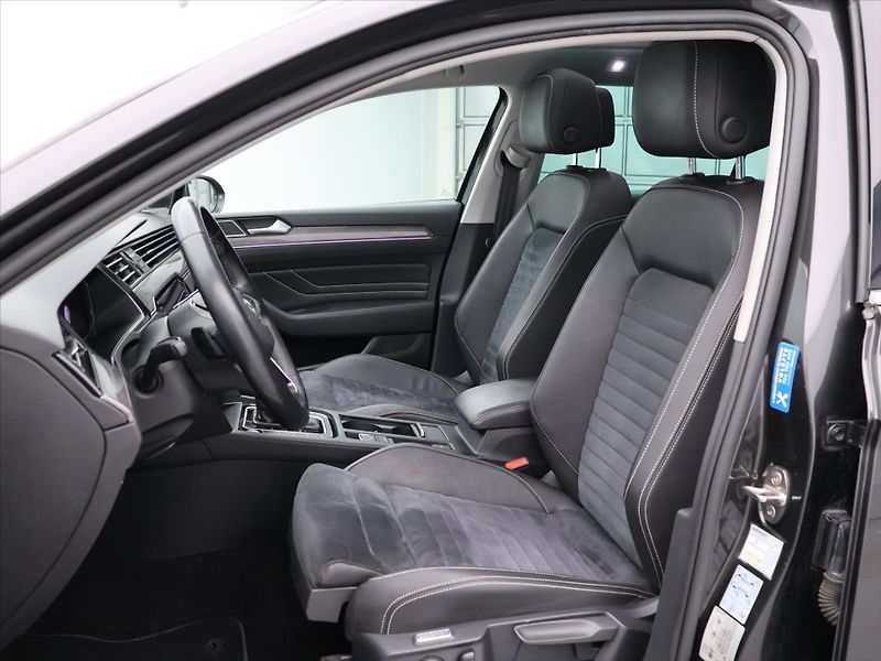 Volkswagen Passat 2,0 TDI 110kW DSG Elegance - fotka 10 z 34