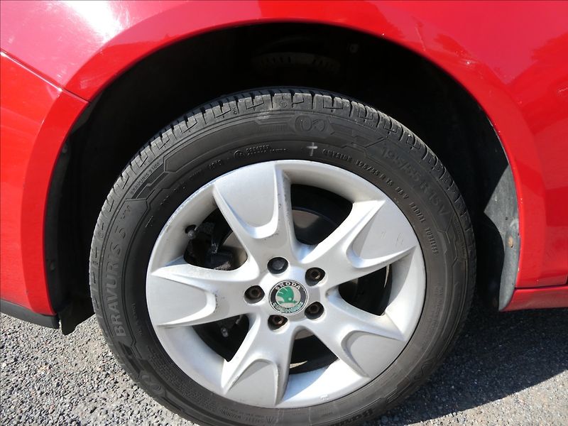 Škoda Fabia 1,2 HTP 2x kola, koupeno v ČR - fotka 14 z 40
