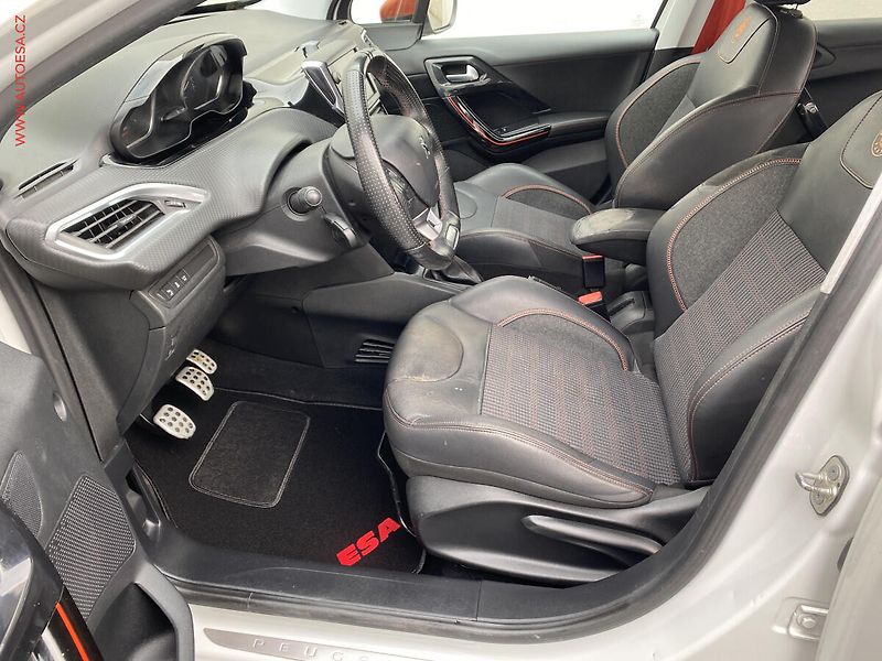 Peugeot 208 (2017) 1.2PT, Roland Garros, panor - fotka 9 z 17