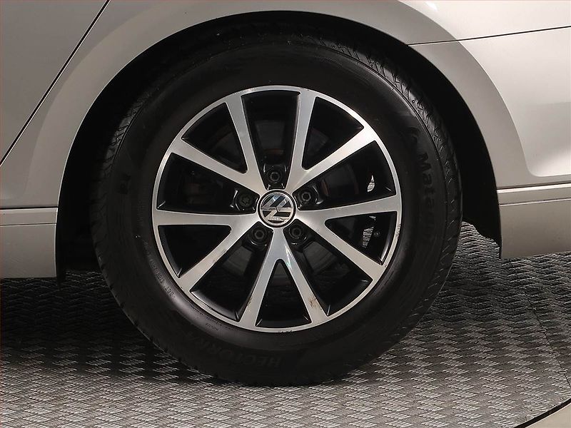 Volkswagen Passat (2015) Comfortline 2.0 TDI, Navi - fotka 14 z 18