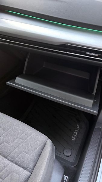 Volkswagen Golf Variant (2024) - fotka 13 z 15