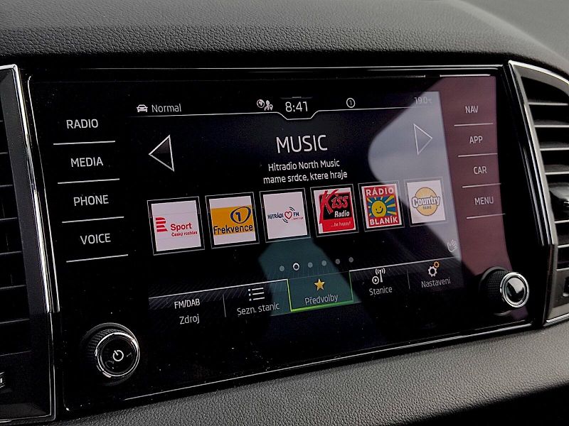 Škoda Karoq (2021) Style Plus 1,5 Tsi 110 Kw DSG - fotka 19 z 39