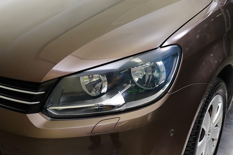 Volkswagen Touran - fotka 9 z 20