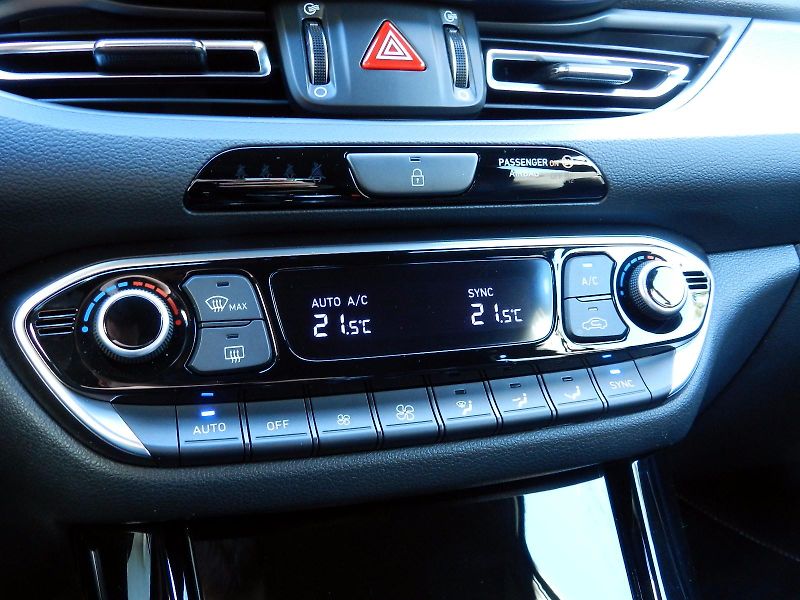 Hyundai i30 N-LINE FL 1.5 T-GDI 103 kW DPH - fotka 23 z 29