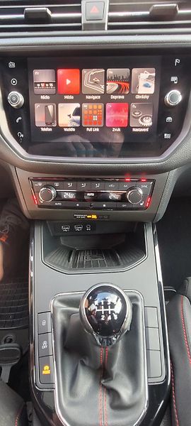 Seat Arona (2018) FR 1,5TSi 110kW benzín - fotka 29 z 47