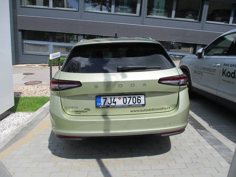 Škoda Superb Combi L&K 2,0TDI/110kW DSG7/P0 - fotka 4 z 15