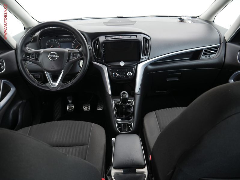 Opel Zafira (2016) 1.6 CDTi, AC, park.kamera - fotka 8 z 15