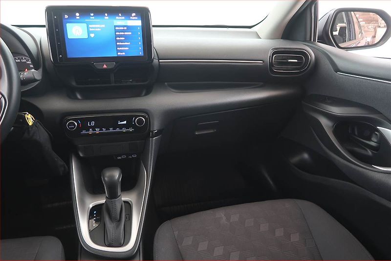 Toyota Yaris (2024) 1.5 VVT-i Hybrid - fotka 8 z 19