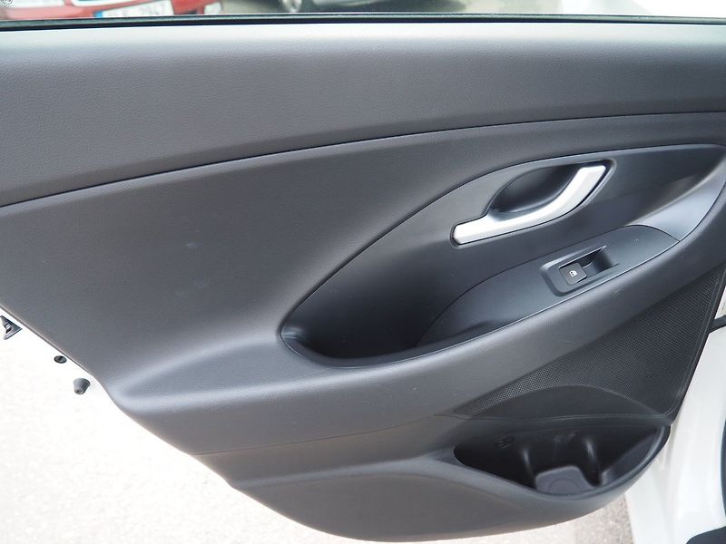 Hyundai i30 1.4-GDI, 103 kW, CZ, Navi - fotka 11 z 47