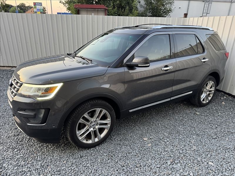 Ford Explorer 3,5 V6 268kW 4X4 PLATINUM - fotka 5 z 50