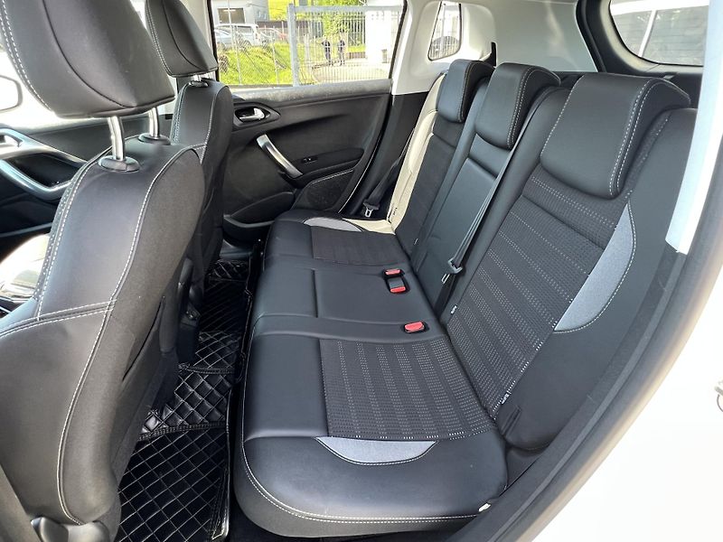 Peugeot 2008 (2019) 1.5 BlueHDi - fotka 15 z 40