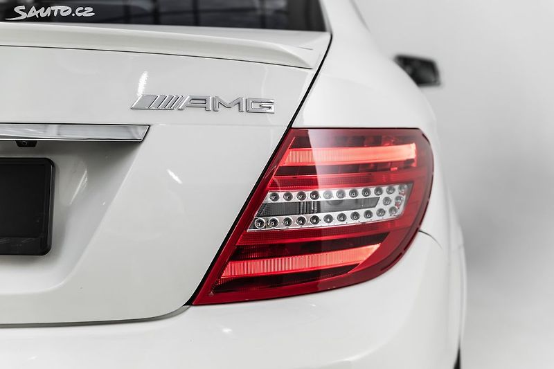 Mercedes-Benz Třídy C 63AMG Coupe*krásný stav*Servis - fotka 36 z 50