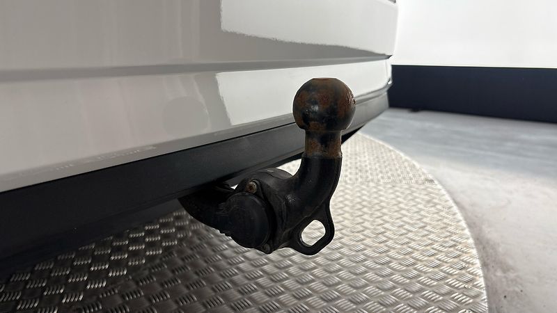 Škoda Superb 2.0 TDI Ambition Combi - fotka 25 z 25
