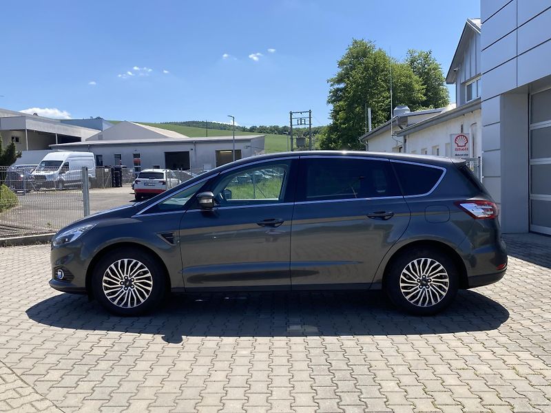 Ford S-MAX (2018) 2.0 TDCi Titanium, 7míst - fotka 2 z 42