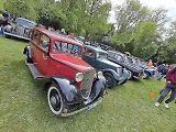 Habrovany cestovaly časem. Park zaplnily historické automobily i motorky.