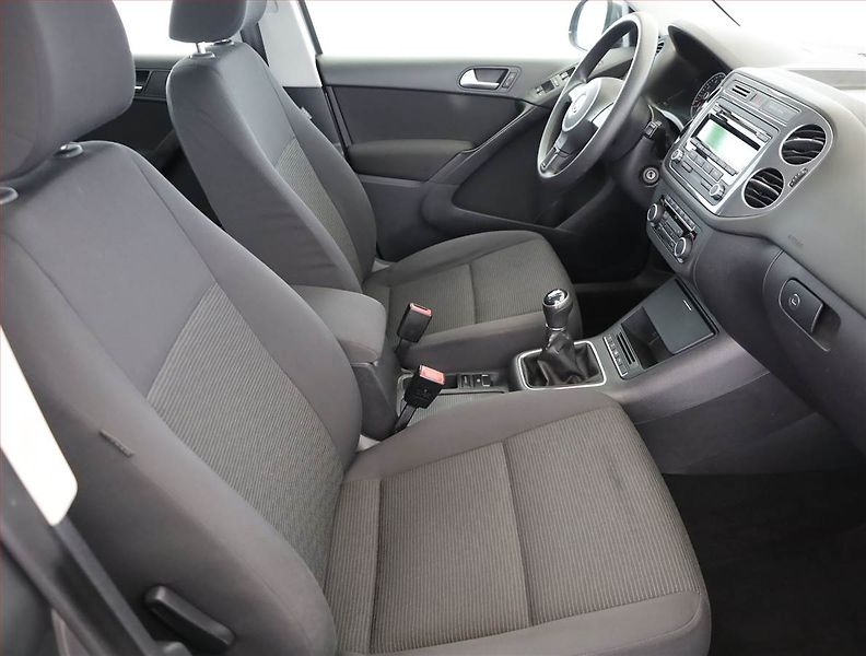 Volkswagen Tiguan (2012) 1.4 TSI, Serv.kniha - fotka 7 z 17
