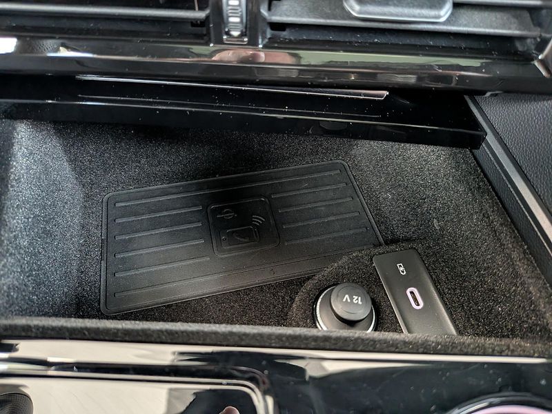Volkswagen Touareg TDI 210kW R-Line HuD Pano NezT - fotka 18 z 24