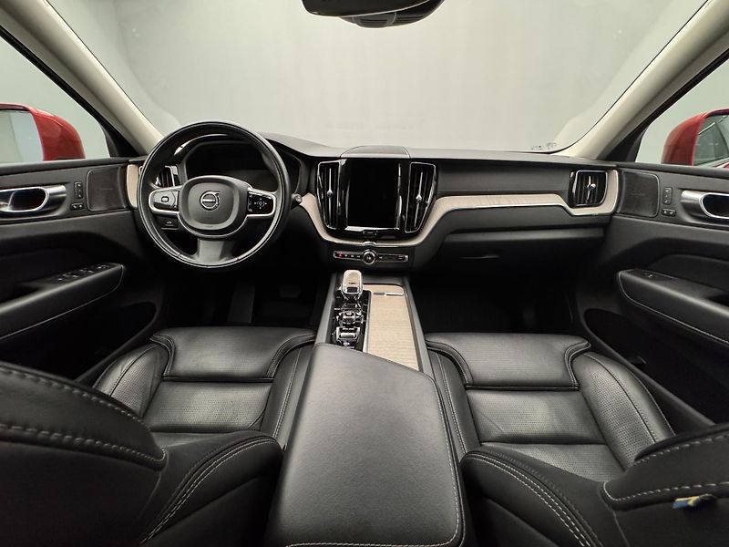 Volvo XC60 B4 INSCRIPTION CZ REZERVACE - fotka 2 z 44