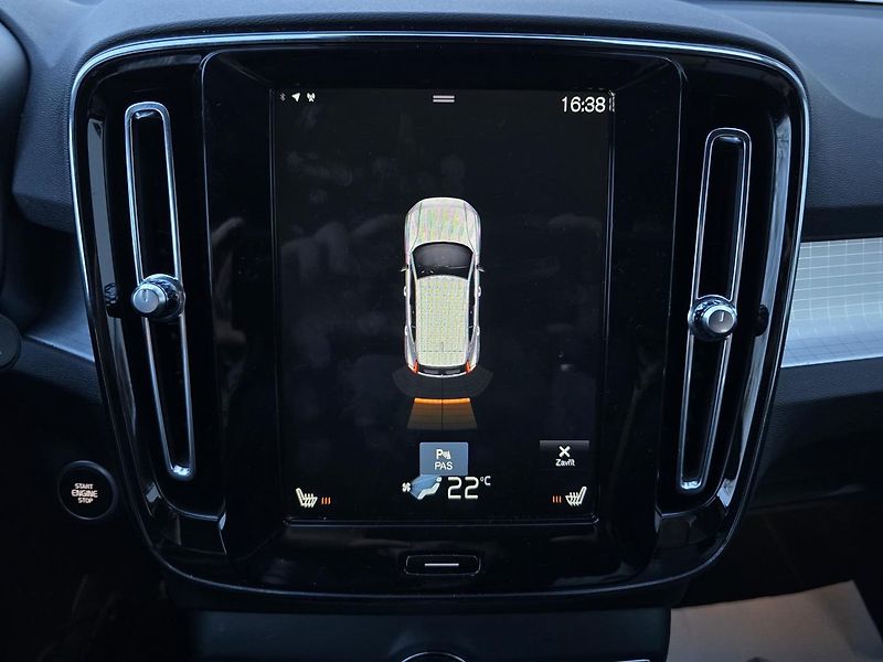 Volvo XC40 - fotka 18 z 39