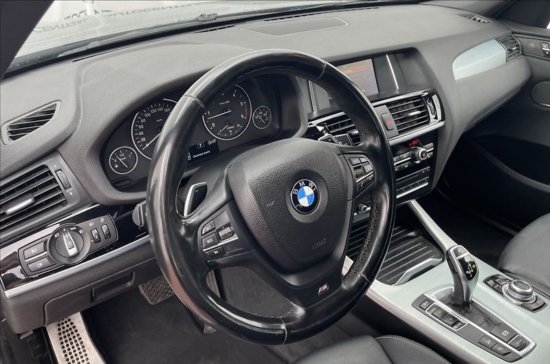 BMW X3 3,0 D,X-Drive,190kW - fotka 12 z 26