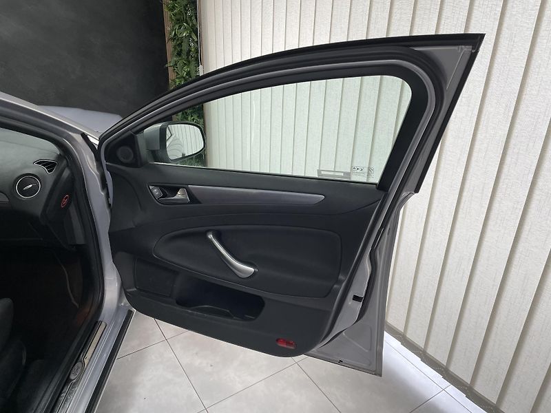 Ford Mondeo 1.6 i 118kW ČR SERVISKA  - fotka 13 z 25