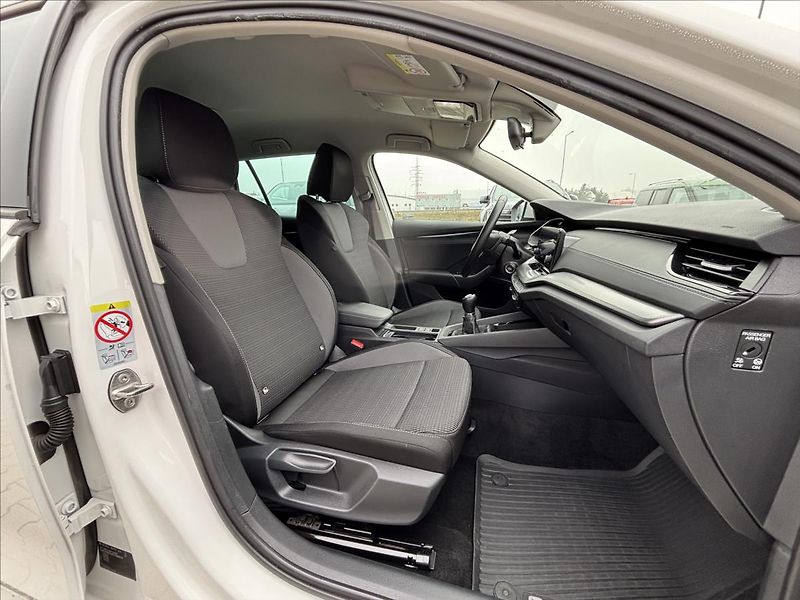 Škoda Octavia 1,5 TSI 110kW Ambition - fotka 16 z 32