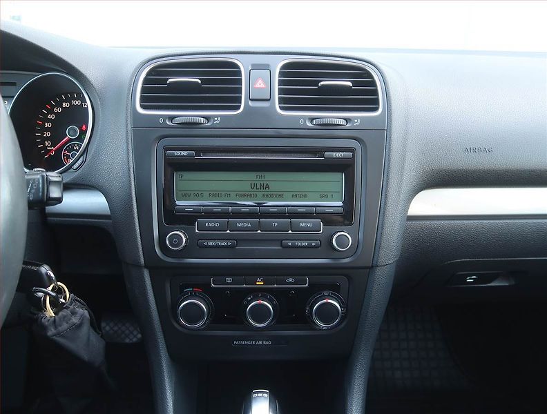Volkswagen Golf (2011) 1.2 TSI, Automat - fotka 12 z 17