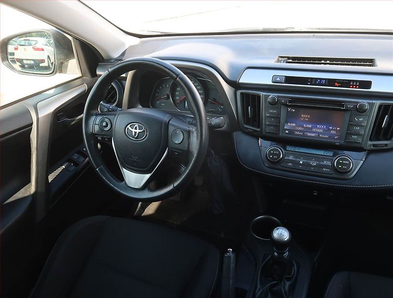 Toyota RAV4 (2014) 2.0 D-4D, Serv.kniha, Tempomat - fotka 7 z 19
