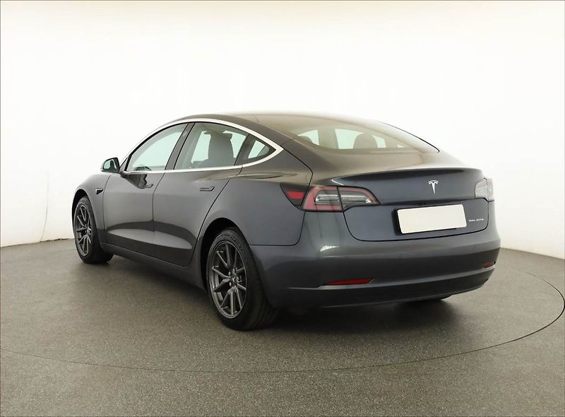 Tesla Model 3 (2019) Long Range 4WD 78kWh, SoH 85% - fotka 4 z 21