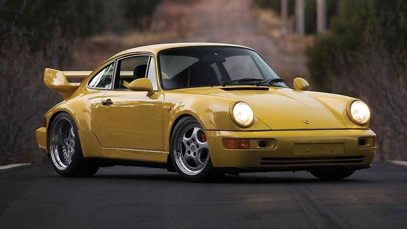 Celkem 12 úžasných Porsche půjde do aukce.