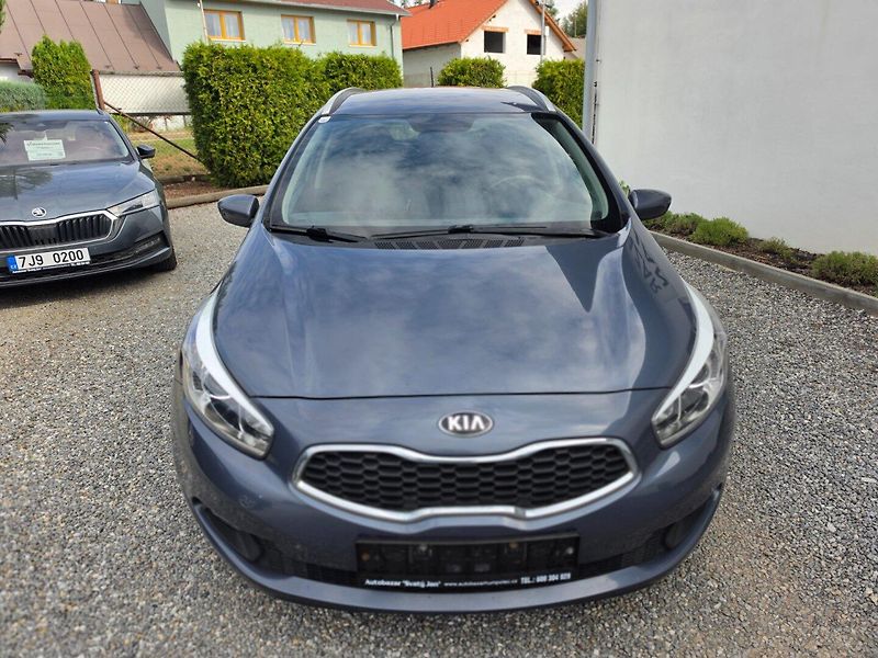 Kia Ceed (2015) 1.4 i TOP STAV - fotka 7 z 23