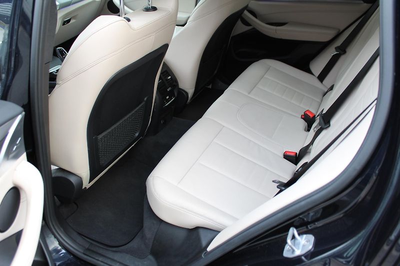 BMW X3 xDrive30d Mpaket CZ  - fotka 17 z 20
