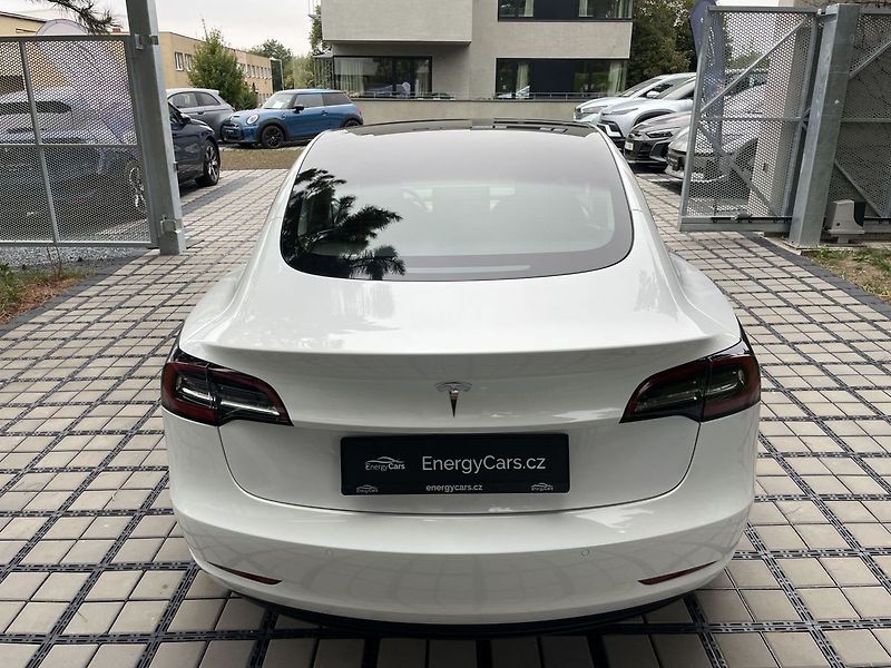Tesla Model 3 Standart Range Plus LFP - fotka 37 z 40