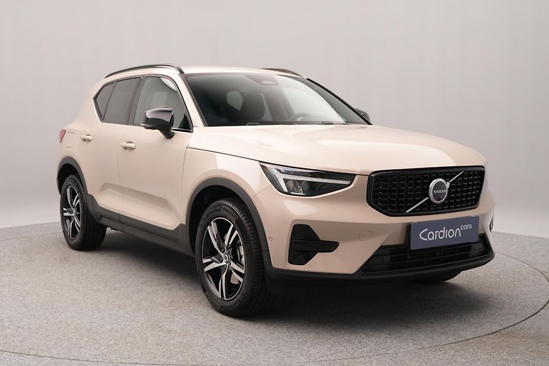 Volvo XC40 (2026) B3 AUT DARK PLUS - fotka 14 z 24