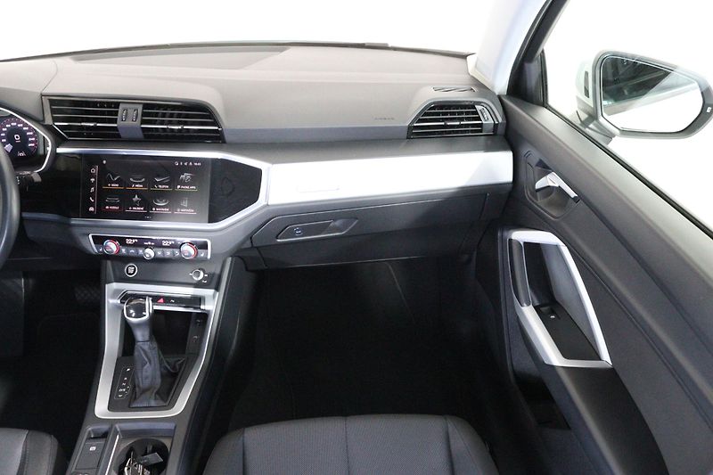 Audi Q3 TFSI 1,5 Stronic - fotka 23 z 26