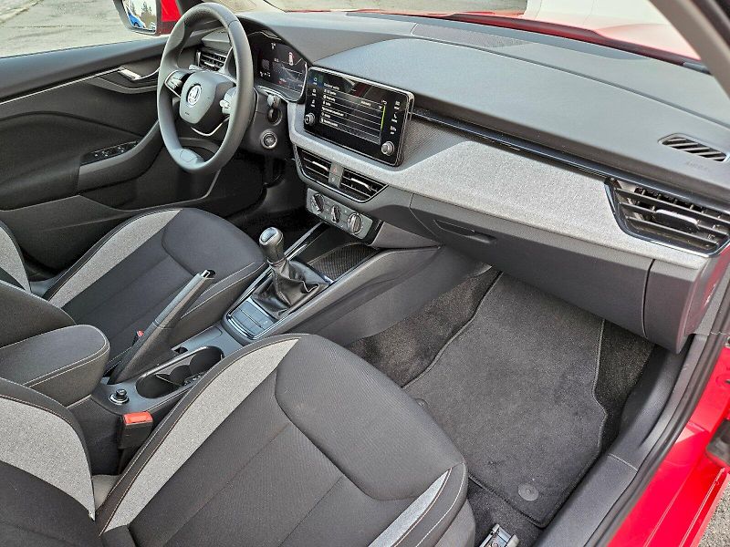 Škoda Kamiq (2024) SELEC TSI 85/1.0 M6F - fotka 18 z 28