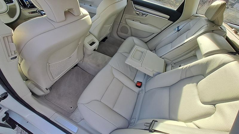 Volvo V90 2.0 D3 Break NAVI Bílá kůže - fotka 16 z 30