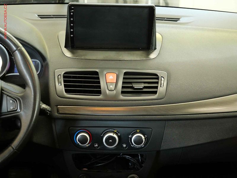 Renault Mégane (2009) 1.6i, ČR, AC, temp - fotka 13 z 22