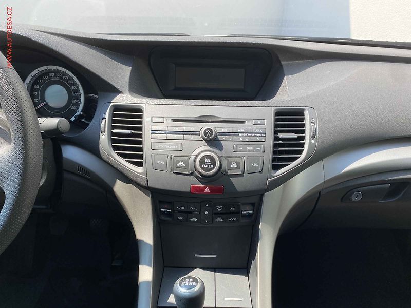 Honda Accord (2010) 2.0 i-VTEC, Comfort, výhřev - fotka 12 z 16