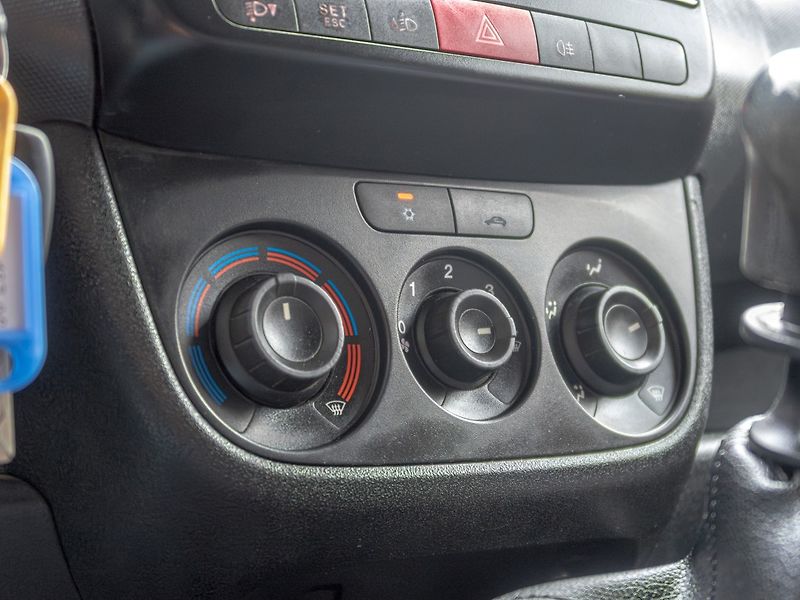 Fiat Dobló (2011) 1.4i 70KW AC – PO SERVISU - fotka 19 z 34