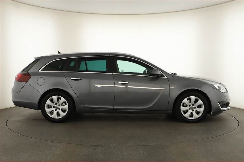 Opel Insignia (2016) 2.0 CDTI, Xenony, Tempomat - fotka 6 z 14