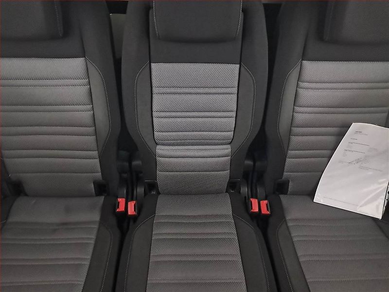 Volkswagen Touran (2021) R-Line 2.0 TDI, Automat - fotka 10 z 19