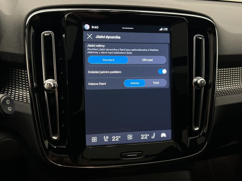 Volvo XC40 AWD TWIN MOTOR RECHARGE - fotka 31 z 44