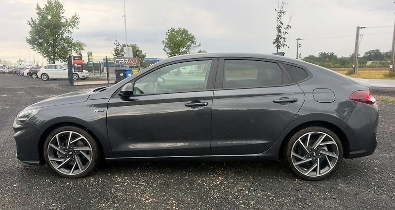 Hyundai i30 1,6 118 kw Fastback Mild Hybri - fotka 2 z 17