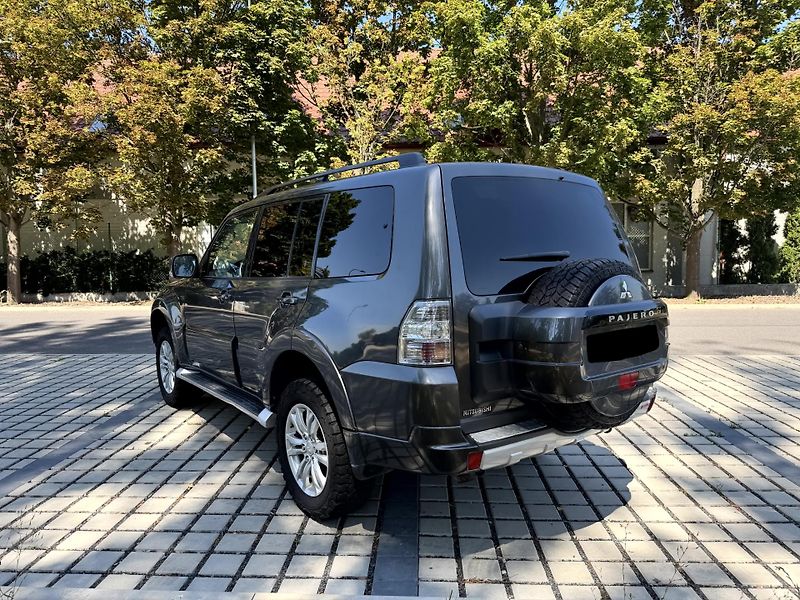 Mitsubishi Pajero 3.2 D-ID 147 kW - fotka 4 z 20