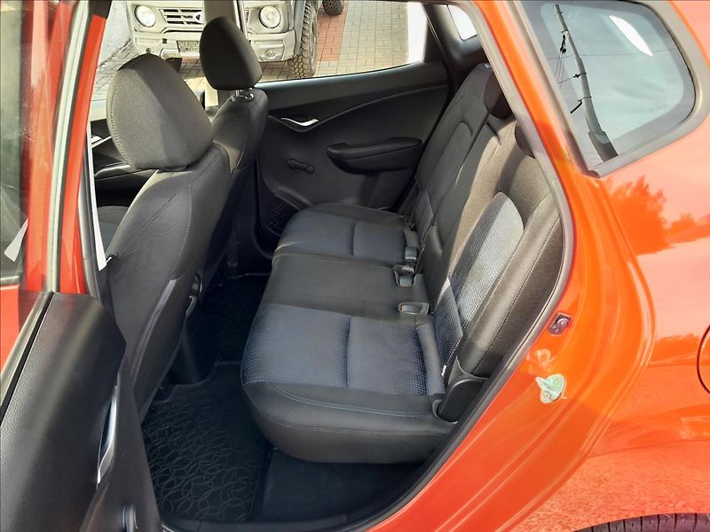 Hyundai ix20 1,6i 91 kW - fotka 20 z 49