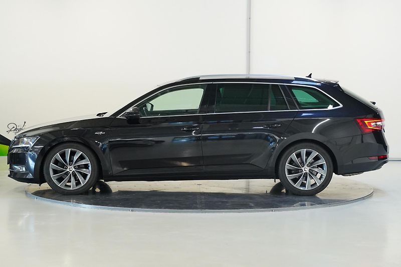 Škoda Superb - fotka 3 z 30